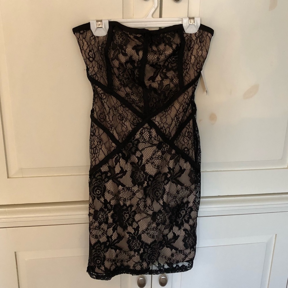 Nude/black strapless dress